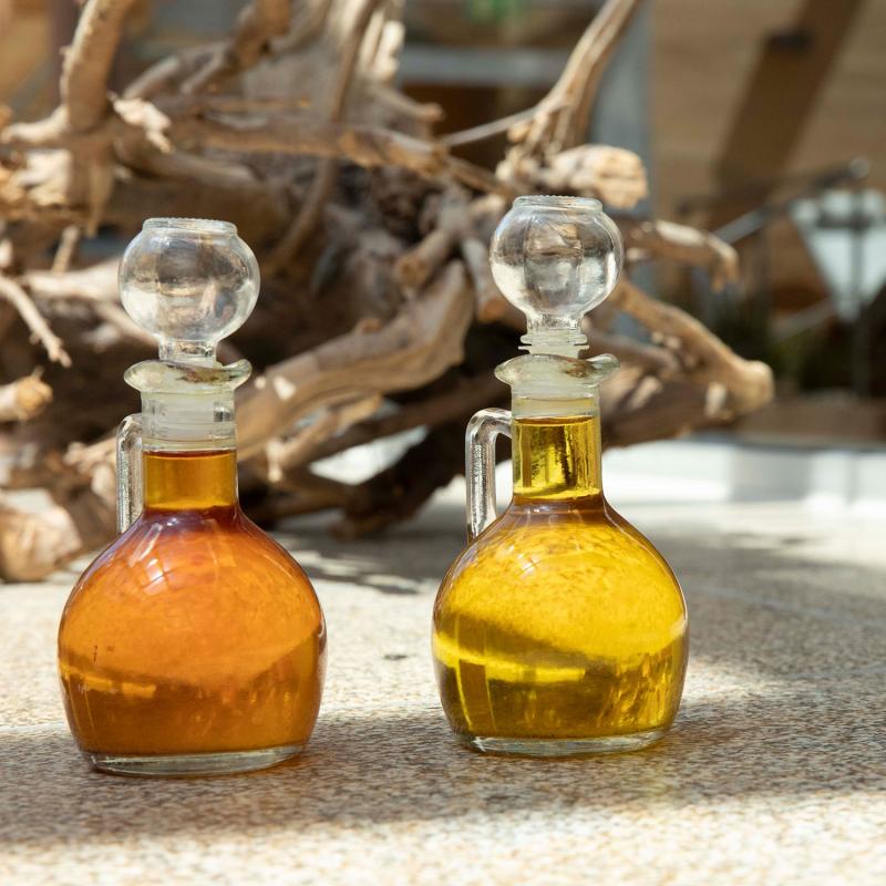 Öl-Flaschen für die Massage im Aquaria Wellnessbereich