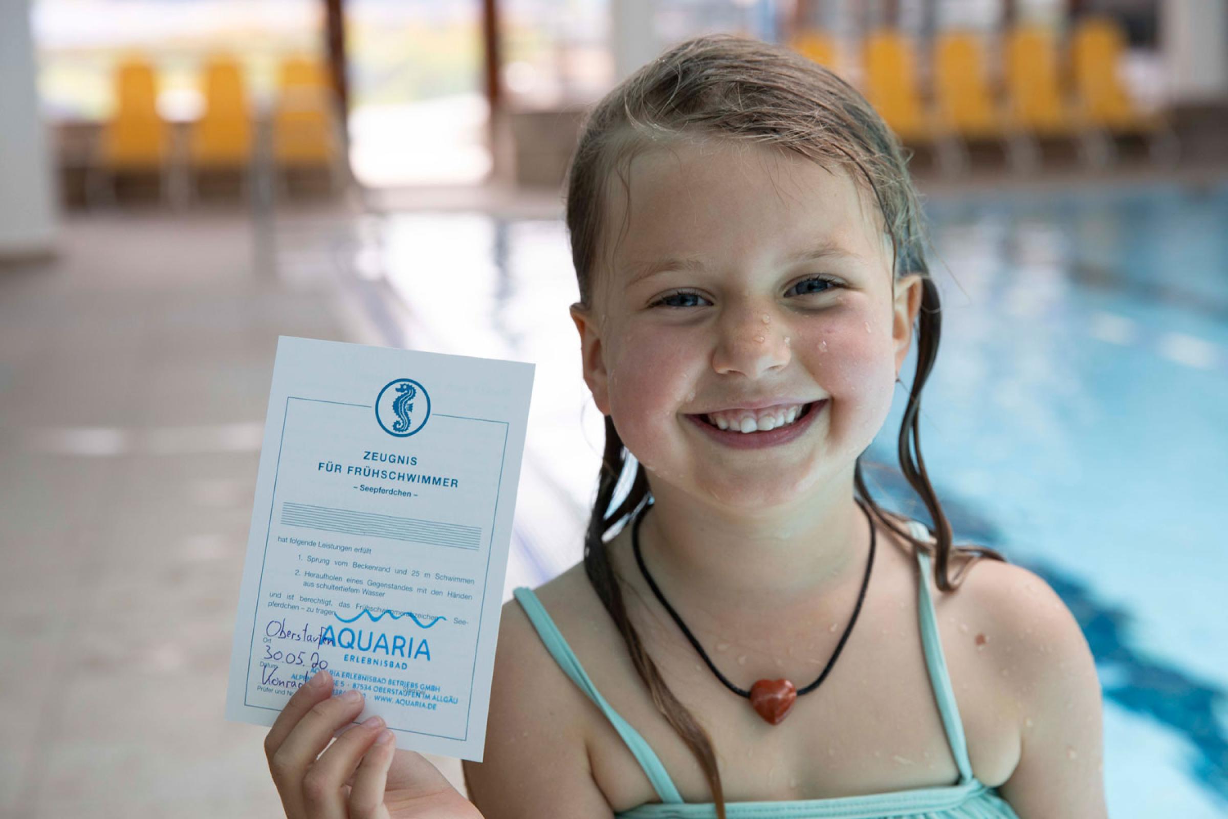 Kinderschwimmkurs mit Seepferdchen Auszeichnung